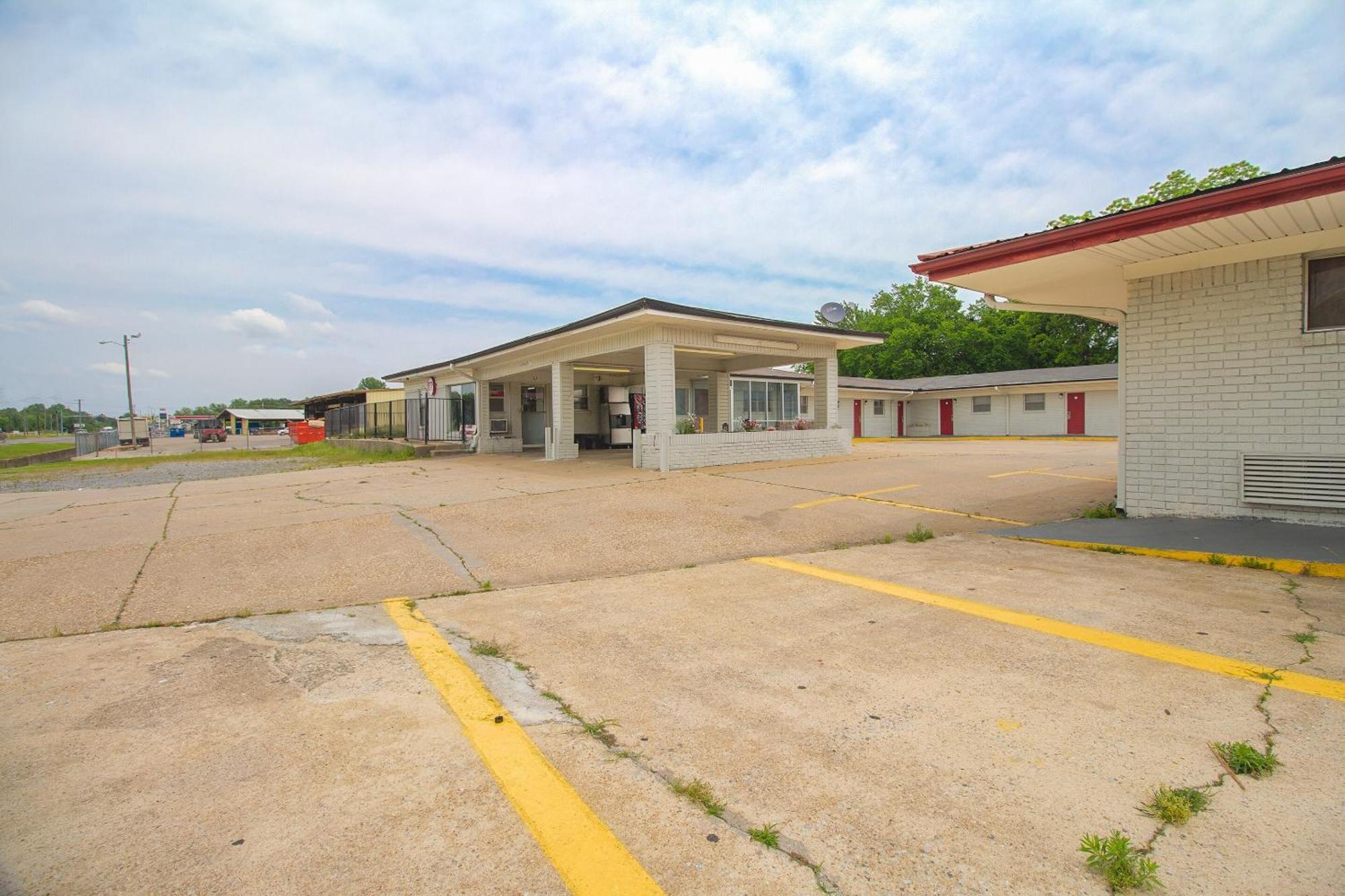 Oyo Hotel Mcalester Ok S Main St מראה חיצוני תמונה