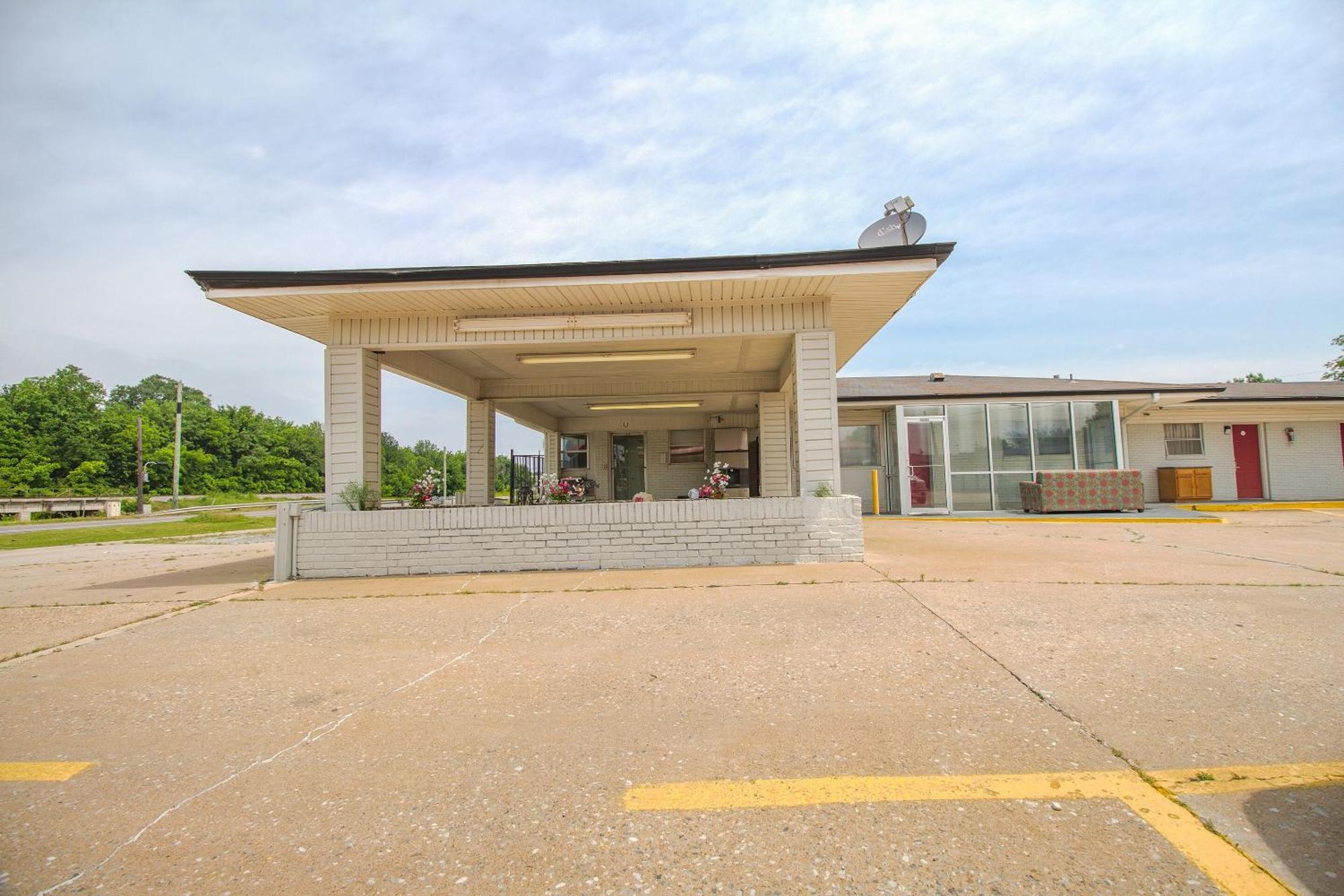Oyo Hotel Mcalester Ok S Main St מראה חיצוני תמונה